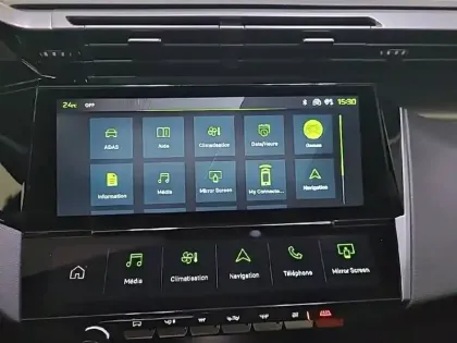 Photo 23 Peugeot 408  Hybrid 145 e-DCS6