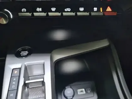 Photo 24 Peugeot 408  Hybrid 145 e-DCS6