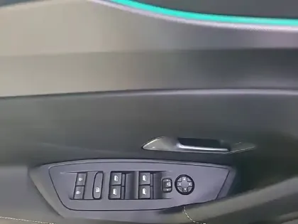 Photo 29 Peugeot 408  Hybrid 145 e-DCS6