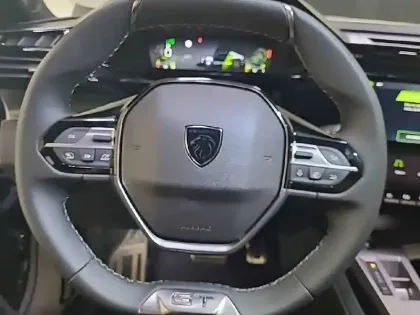 Photo 8 Peugeot 408  Hybrid 145 e-DCS6