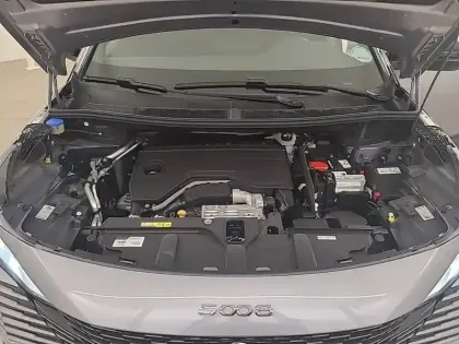 Photo 26 Peugeot 5008  Hybrid 136 e-DCS6