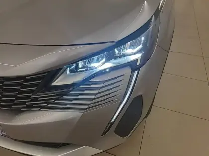Photo 15 Peugeot 5008  Hybrid 136 e-DCS6