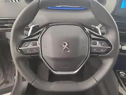 Photo 8 Peugeot 5008  Hybrid 136 e-DCS6