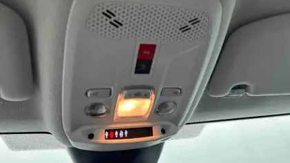 Photo 85 Citroën C4 e- 136 ch Automatique