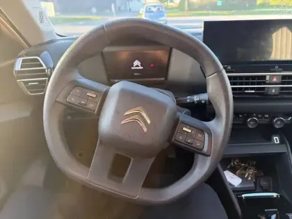 Photo 8 Citroën C4 e- 136 ch Automatique