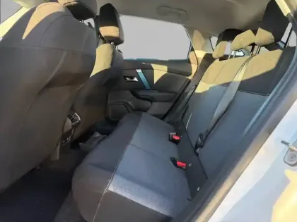 Photo 11 Citroën C4 e- 136 ch Automatique