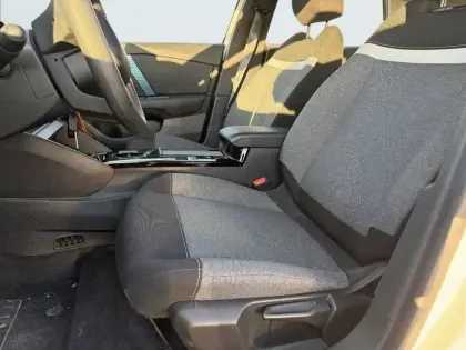 Photo 10 Citroën C4 e- 136 ch Automatique