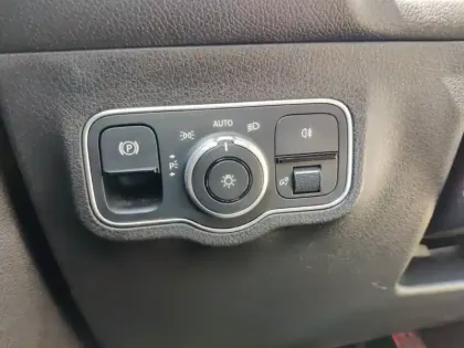 Photo 86 Mercedes GLB  200 d 8G-DCT