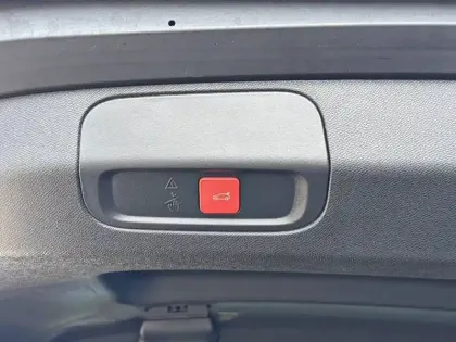 Photo 18 Peugeot 408  Hybrid 145 e-DCS6