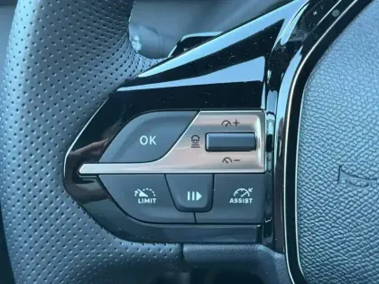 Photo 17 Peugeot 408  Hybrid 145 e-DCS6