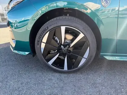 Photo 12 Peugeot 308  Electrique 55 kWh 156ch