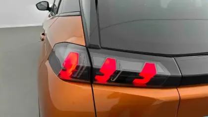 Photo 102 Peugeot 2008  PureTech 130 S&S EAT8