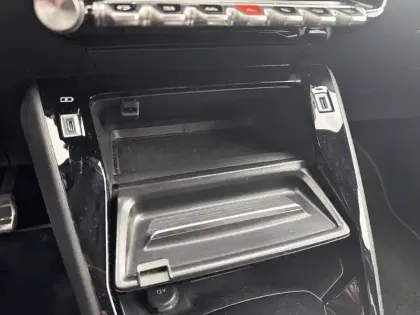 Photo 76 Peugeot 2008  PureTech 130 S&S EAT8