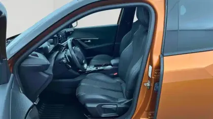 Photo 91 Peugeot 2008  PureTech 130 S&S EAT8