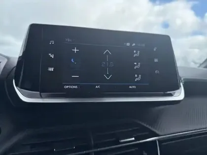 Photo 68 Peugeot 2008  PureTech 130 S&S EAT8