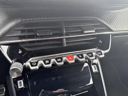 Photo 48 Peugeot 2008  PureTech 130 S&S EAT8