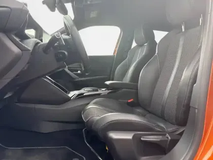 Photo 10 Peugeot 2008 Gén. II Ph1 NG GT 5