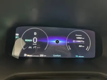Photo 41 Renault Captur  E-Tech full hybrid 145 ch
