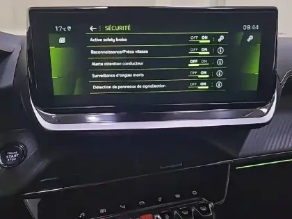 Photo 61 Peugeot 2008  PureTech 130 S&S EAT8