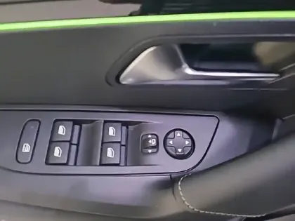 Photo 70 Peugeot 2008  PureTech 130 S&S EAT8