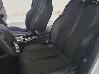 Photo 50 Peugeot 2008  PureTech 130 S&S EAT8