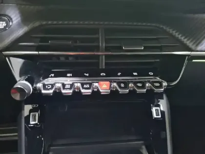 Photo 64 Peugeot 2008  PureTech 130 S&S EAT8