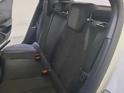 Photo 51 Peugeot 2008  PureTech 130 S&S EAT8