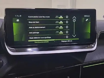 Photo 60 Peugeot 2008  PureTech 130 S&S EAT8