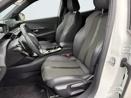 Photo 30 Peugeot 2008  PureTech 130 S&S EAT8