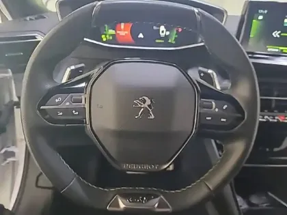 Photo 48 Peugeot 2008  PureTech 130 S&S EAT8