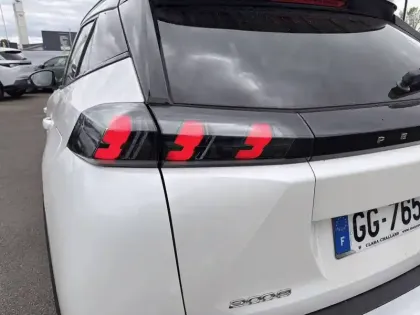 Photo 36 Peugeot 2008  PureTech 130 S&S EAT8