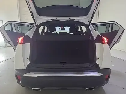 Photo 45 Peugeot 2008  PureTech 130 S&S EAT8