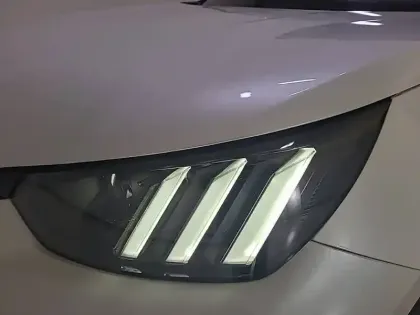 Photo 55 Peugeot 2008  PureTech 130 S&S EAT8