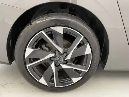 Photo 18 Peugeot 308  SW BlueHDi 130ch S&S EAT8