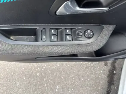 Photo 42 Peugeot 208  Electrique 50 kWh 136ch