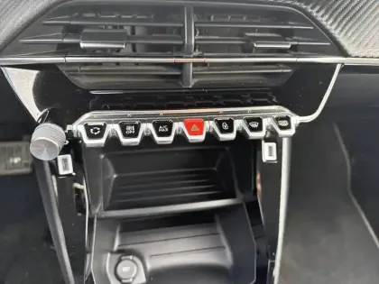 Photo 28 Peugeot 208  Electrique 50 kWh 136ch