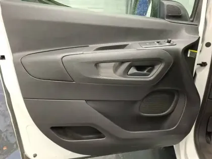 Photo 11 Peugeot Partner  FOURGON STANDARD 1000 KG BLUEHDI 100 S&S BVM5