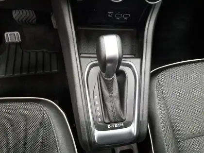 Photo 35 Renault Captur  E-Tech full hybrid 145