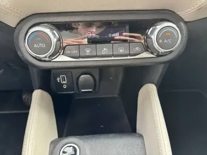 Photo 29 Nissan Micra  IG-T 100