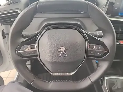 Photo 36 Peugeot 208  PureTech 75 S&S BVM5