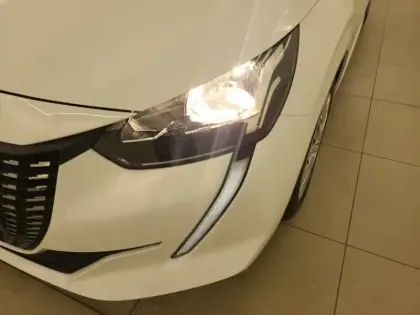Photo 43 Peugeot 208  PureTech 75 S&S BVM5