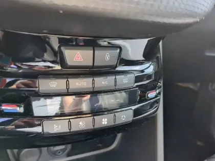 Photo 16 Peugeot 2008  1.2 PureTech 110ch S&S BVM5