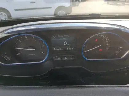 Photo 11 Peugeot 2008  1.2 PureTech 110ch S&S BVM5