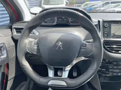 Photo 8 Peugeot 2008  PureTech 130ch S&S EAT6