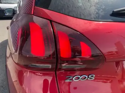 Photo 16 Peugeot 2008  PureTech 130ch S&S EAT6
