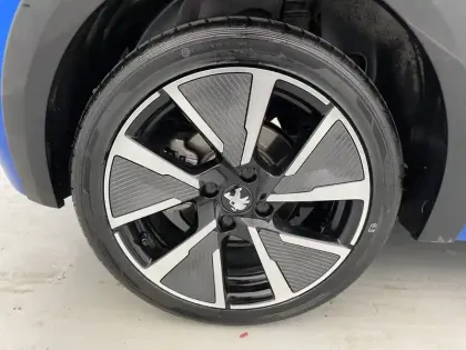 Photo 33 Peugeot 208 Gén. II Ph1 NG GT 5