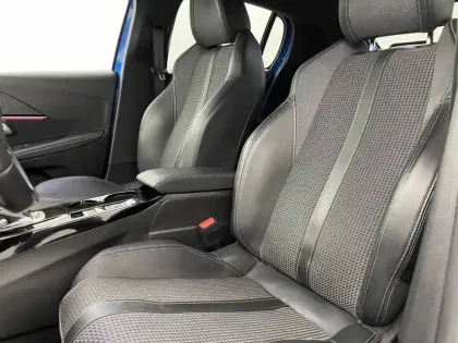 Photo 29 Peugeot 208 Gén. II Ph1 NG GT 5