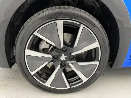 Photo 32 Peugeot 208 Gén. II Ph1 NG GT 5