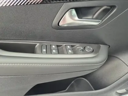 Photo 64 Peugeot 208  100 S&S BVM6