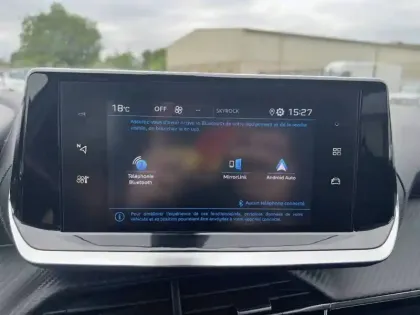 Photo 17 Peugeot 2008  PureTech 130 S&S BVM6